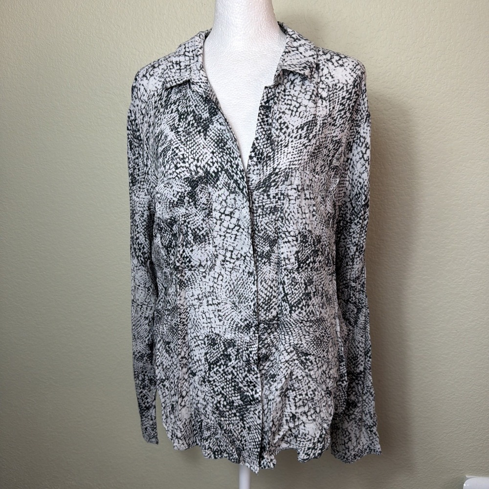 Cloth & Stone Shirt L Womens Snake Print Button Up Rayon Blouse Long Sleeve Grey